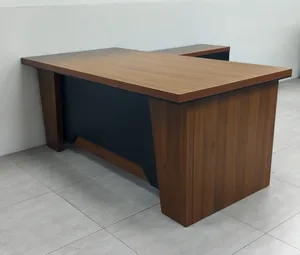 שולחן מנהל אגוז בשילוב שחור
